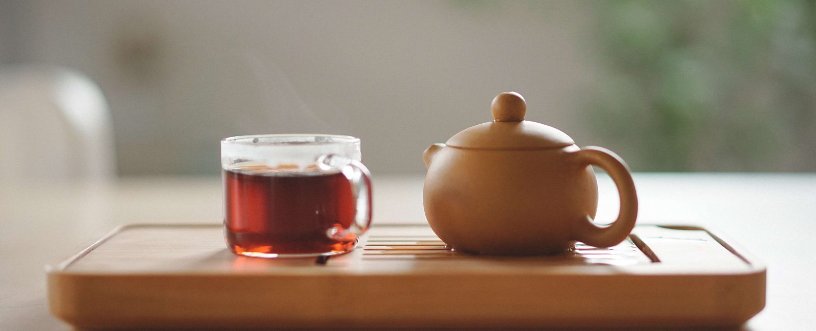 The Benefits of Drinking Hot Tea Instead of Cold Tea