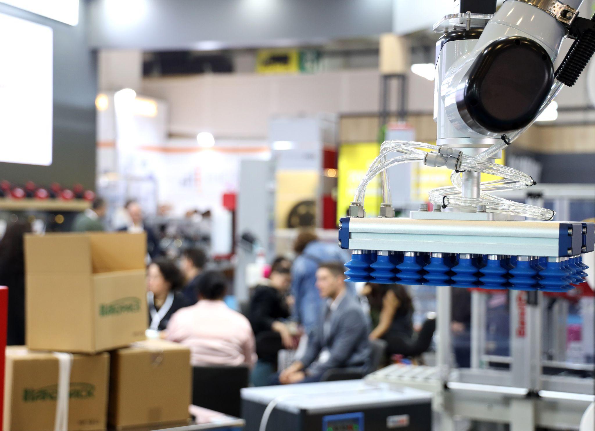 After drawing 77,165 visitors in 2025, Eurasia Packaging returns to Istanbul: a robotic vacuum gripper lifting cartons on an exhibitor stand at Eurasia Packaging Istanbul